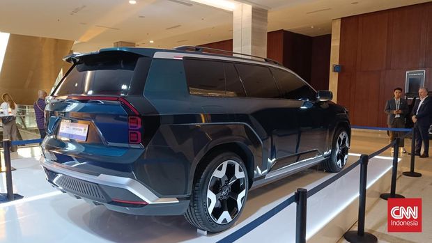 Merek mobil nasional baru, i2C (Indigenous Indonesian Car), muncul di Gaikindo Indonesia International Auto Show (GIIAS) 2025. Proyek ini digarap Teknologi Militer Indonesia (TMI), perusahaan di bawah yayasan Kementerian Pertahanan (Kemenhan).