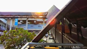 Integrasi Transportasi & Belanja, LRT Jakarta Kini Punya Akses Langsung ke Mal