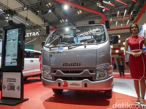Isuzu Traga Edisi 50 Tahun Tampil Eksklusif di GIIAS 2025