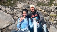 7 Momen Langka Kemesraan Chef Juna & Pacar, Naik Gunung Rayakan Ultah ke-50