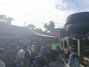 Truk Angkut Beras Rem Blong Lalu Tabrak 2 Mobil di Tapsel, 14 Luka Ringan