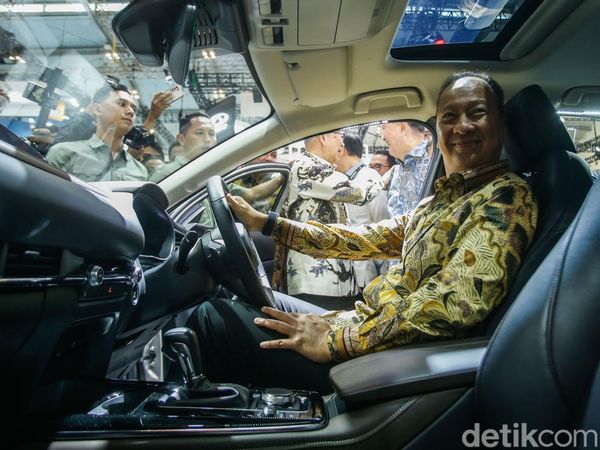 Menperin Agus Gumiwang Resmikan GIIAS 2025