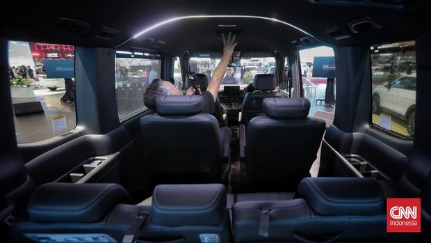 HEV ditampilkan pada Gaikindo Indonesia International Auto Show (GIIAS) 2025 di ICE, BSD City, Banten. Rabu, 23 Juli 2025. (CNN Indonesia/Adhi Wicaksono)