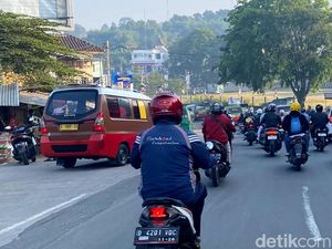 Imbas Tak Ada Terminal, Angkot di Cileunyi Ngetem Sembarangan