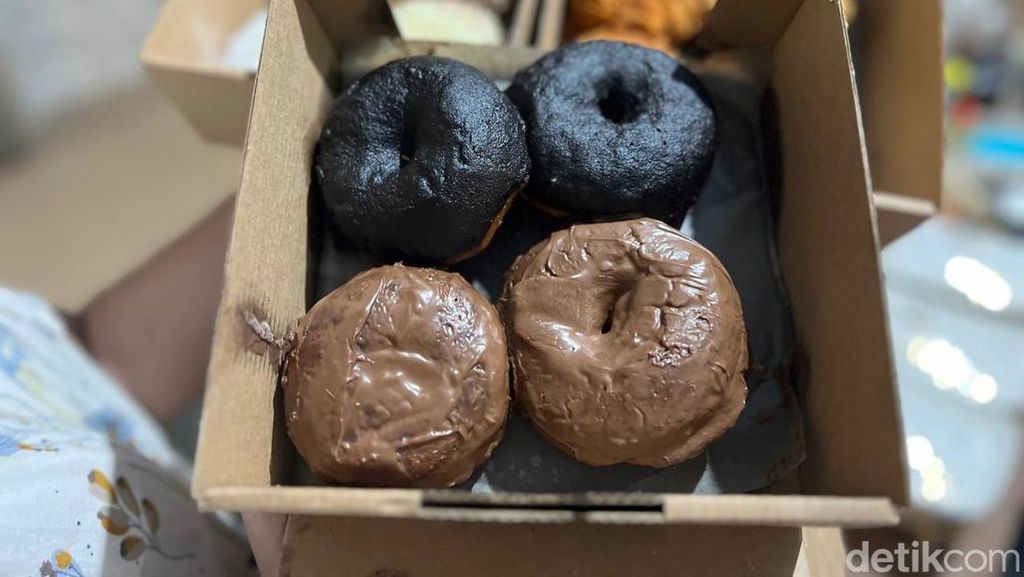 Begini Rasa Donat Pinkan Mambo Sekotaknya Rp 200 Ribu yang Viral Begini Rasa Donat Pinkan Mambo Sekotaknya Rp 200 Ribu yang Viral