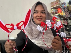 Perajin Bando Merah Putih di Mojokerto Panen Cuan Jelang HUT RI