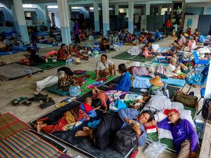 100 Ribu Warga Thailand Ngungsi Buntut Perang dengan Kamboja 100 Ribu Warga Thailand Ngungsi Buntut Perang dengan Kamboja