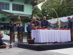 Melihat Jamasan Tombak Pusaka Hadiah Keraton untuk Kota Jogja