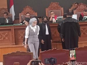 Reza Gladys Lawan Nikita Mirzani, Tegaskan Lagi soal Produk Disebut Gak BPOM Reza Gladys Lawan Nikita Mirzani, Tegaskan Lagi soal Produk Disebut Gak BPOM