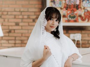 8 Foto Pengajian Adira Putri Ikke Nurjanah Jelang Pernikahan, Serba Putih 8 Foto Pengajian Adira Putri Ikke Nurjanah Jelang Pernikahan, Serba Putih