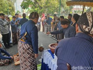 Jamasan Pusaka di Bangsal Sewokoprojo Gunungkidul, Ini Filosofinya Jamasan Pusaka di Bangsal Sewokoprojo Gunungkidul, Ini Filosofinya