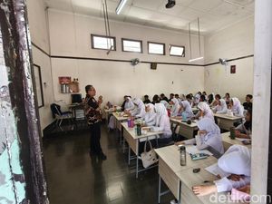 Sensasi Belajar di Kelas dengan Rombel Gemuk Sensasi Belajar di Kelas dengan Rombel Gemuk