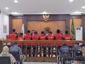 8 Pesilat Perusak Polsek Watulimo Trenggalek Divonis 6,5 Bulan Penjara 8 Pesilat Perusak Polsek Watulimo Trenggalek Divonis 6,5 Bulan Penjara