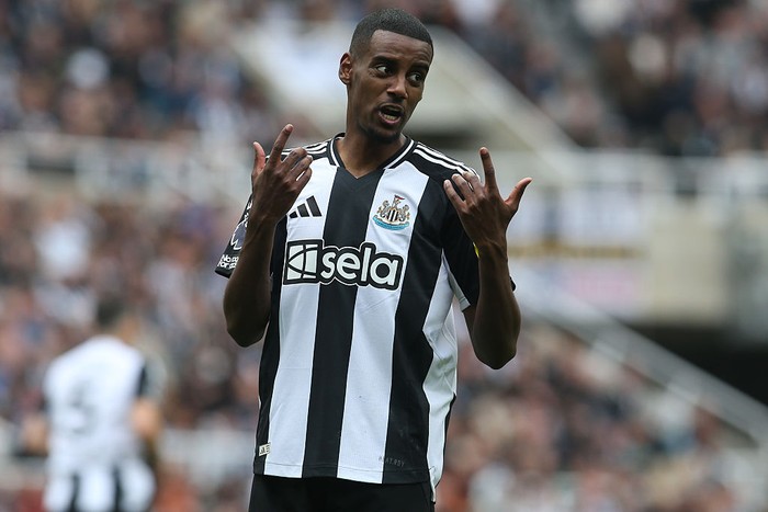 Alexander Isak of Newcastle United plays during the Premier League match between Newcastle United and Ipswich Town at St. Jamess Park in Newcastle, on April 26, 2025. (Photo by Michael Driver | MI News/NurPhoto via Getty Images)