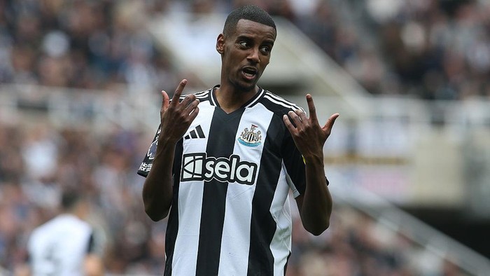 Alexander Isak Alexander Isak of Newcastle United plays during the Premier League match between Newcastle United and Ipswich Town at St. James's Park in Newcastle, on April 26, 2025. (Photo by Michael Driver | MI News/NurPhoto via Getty Images)
