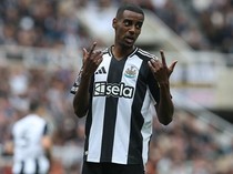 Beberapa Pemain Newcastle Yakin Isak Pindah ke Liverpool