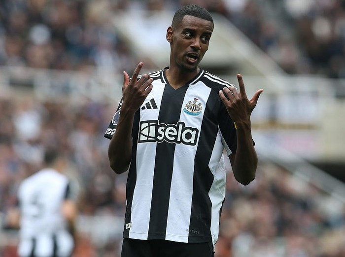 Alexander Isak of Newcastle United plays during the Premier League match between Newcastle United and Ipswich Town at St. James's Park in Newcastle, on April 26, 2025. (Photo by Michael Driver | MI News/NurPhoto via Getty Images)