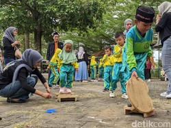 Tinggalkan HP, Puluhan Anak Trenggalek Diajak Permainan Tradisional