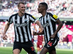 Burn: Para Pemain Sedih Jika Isak Tinggalkan Newcastle