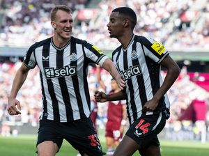 Burn: Para Pemain Sedih Jika Isak Tinggalkan Newcastle Burn: Para Pemain Sedih Jika Isak Tinggalkan Newcastle