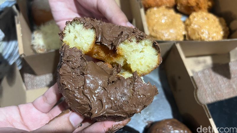 Donat Pinkan Mambo