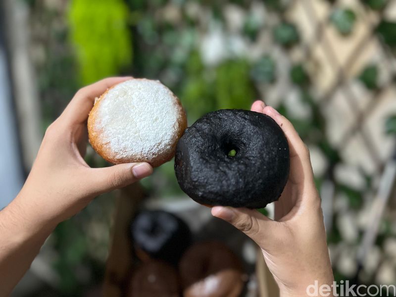 Donat Pinkan Mambo