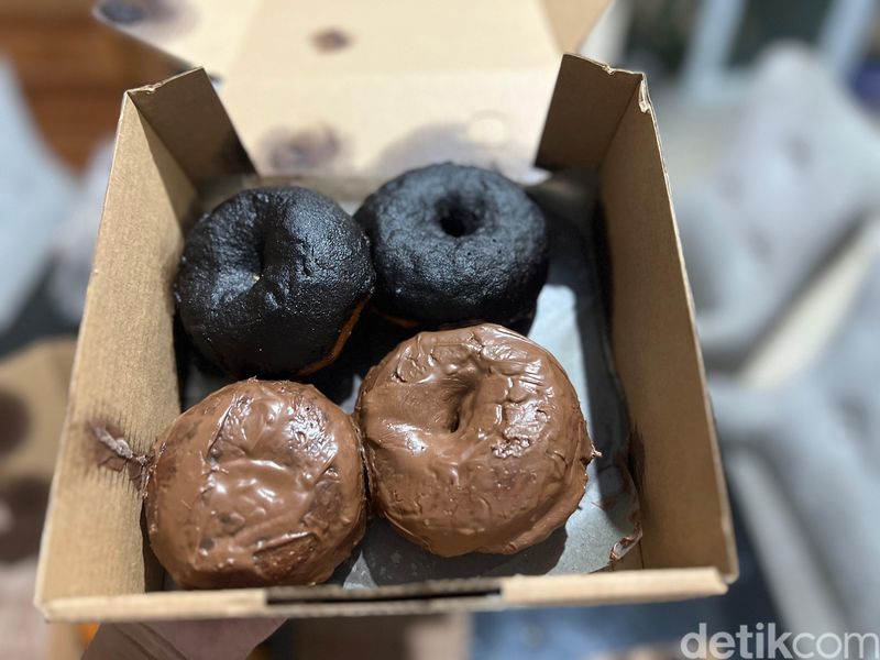 Donat Pinkan Mambo