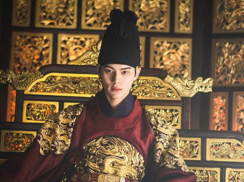 Lee Chae-min Raja Lee Heon dalam drama Korea Bon Appétit, Your Majesty. (Arsip Netflix)