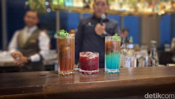 Ada Kopi Segar di Bar Tertinggi di Indonesia dengan Pemandangan Senja