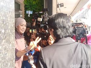 Momen Panas Adu Mulut Ibu Kimberly Ryder dengan Edward Akbar Momen Panas Adu Mulut Ibu Kimberly Ryder dengan Edward Akbar