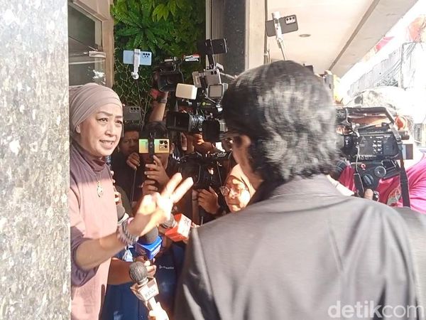 Momen Panas Adu Mulut Ibu Kimberly Ryder dengan Edward Akbar