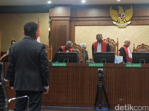 Video Hakim Tepis Hasto soal Kekuatan Besar: Klaim Tak Jelas Video Hakim Tepis Hasto soal Kekuatan Besar: Klaim Tak Jelas