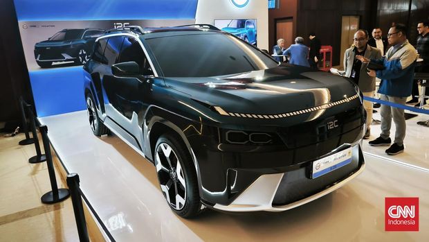 Merek mobil nasional baru, i2C (Indigenous Indonesian Car), muncul di Gaikindo Indonesia International Auto Show (GIIAS) 2025. Proyek ini digarap Teknologi Militer Indonesia (TMI), perusahaan di bawah yayasan Kementerian Pertahanan (Kemenhan).