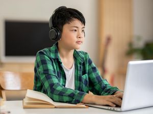 Cara Cerdik Gen Alpha Bobol Verifikasi Usia di Internet