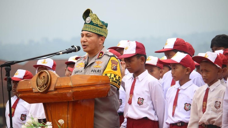 Kapolda Riau: Merusak Sebatang Pohon Sama Saja dengan Melukai 1 Manusia