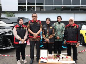 Kejati Bengkulu Sita 6 Mobil Mewah-Emas Batangan di Kasus Korupsi Tambang Kejati Bengkulu Sita 6 Mobil Mewah-Emas Batangan di Kasus Korupsi Tambang