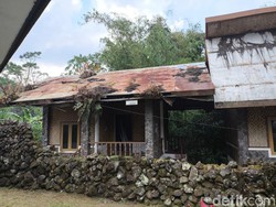 Penampakan Terbengkalainya Rumah Sunda Taman Purbakala Cipari Kuningan