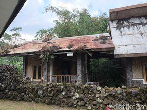Penampakan Terbengkalainya Rumah Sunda Taman Purbakala Cipari Kuningan Penampakan Terbengkalainya Rumah Sunda Taman Purbakala Cipari Kuningan