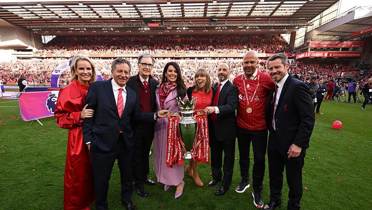 CEO Liverpool Billy Hogan (paling kanan) menyebut belanjar besar Liverpool wajar (Liverpool FC via Getty Images/Liverpool FC)