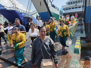 Mulang Pakelem di Selat Bali, Istri Korban KMP Tunu Berharap Suami Ditemukan Mulang Pakelem di Selat Bali, Istri Korban KMP Tunu Berharap Suami Ditemukan