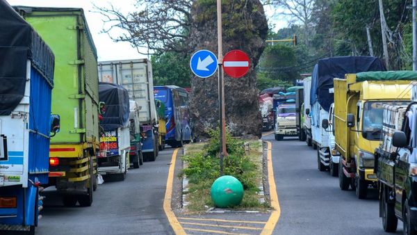 Pelabuhan Ketapang Lumpuh, Truk Barang Antre 30 Km