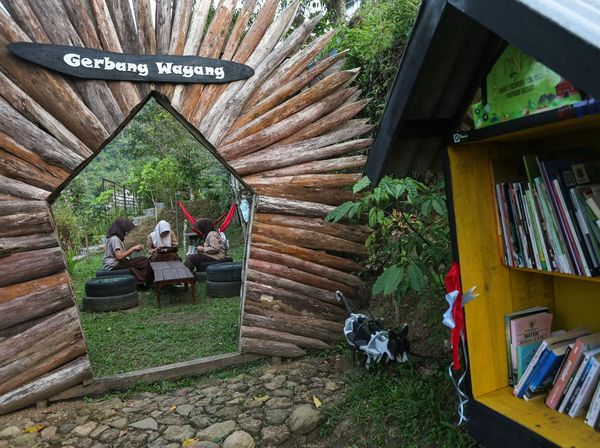 Perpustakaan Alam Jagaraksa, Menyemai Cinta Buku di Kaki Gunung Karang