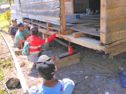 Rumah Dinas Guru di Krayan Memprihatinkan, Tiap Malam Ngeri Ambruk
