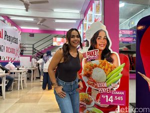 Video: Tersambar Pedasnya Ayam Bakar Sambal Teri Medan di Resto Melaney Ricardo Video: Tersambar Pedasnya Ayam Bakar Sambal Teri Medan di Resto Melaney Ricardo