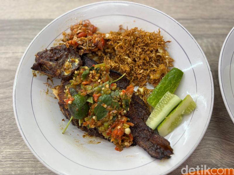 Sambal Penyetan by Melaney Ricard