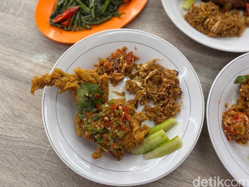 Sambal Penyetan by Melaney Ricard