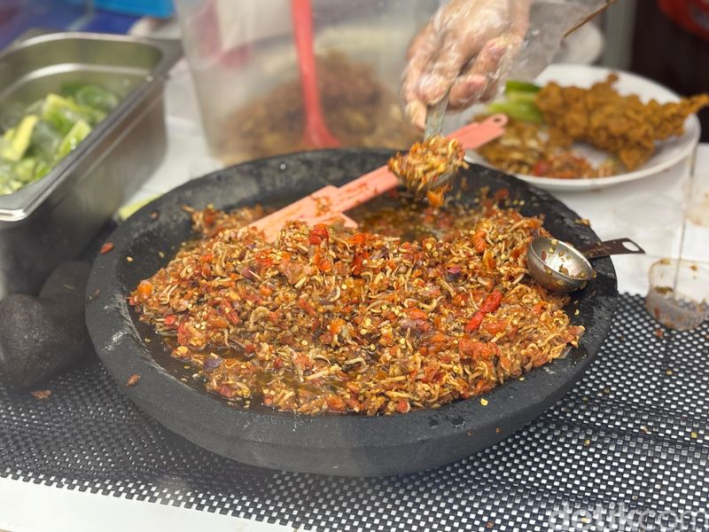 Sambal Penyetan by Melaney Ricard