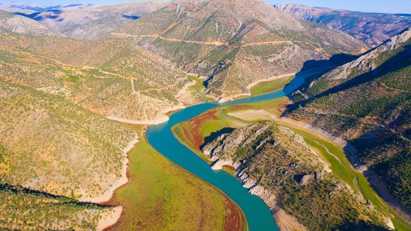 Melihat Sungai-sungai Surga yang Ada di Dunia