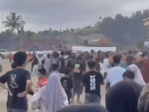 Heboh Turnamen Sepakbola di Enrekang Ricuh, Suporter-Panitia Saling Dorong