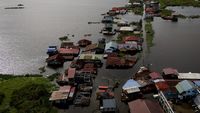 Topan Co-may Terjang Filipina, Desa-Desa Terendam Banjir